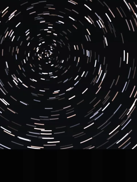 星轨预设界面,取景器中的星轨正在逐渐延伸。